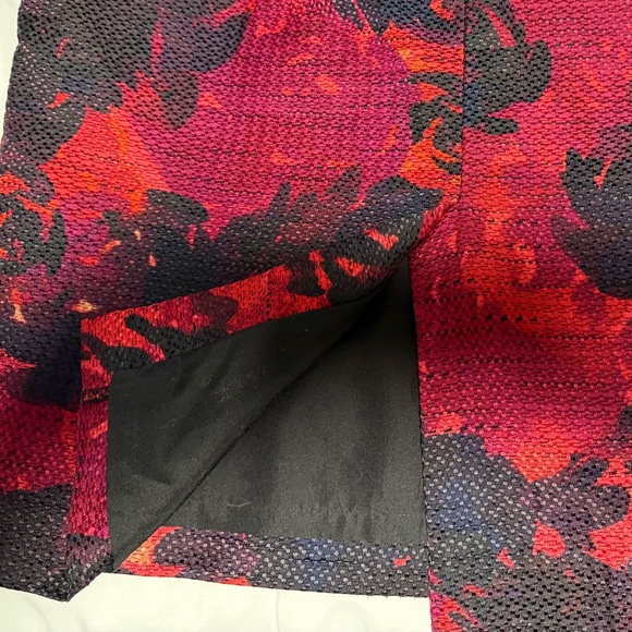 Ann Taylor Red and Black Rose Floral Pencil Skirt - Picture 3 of 7